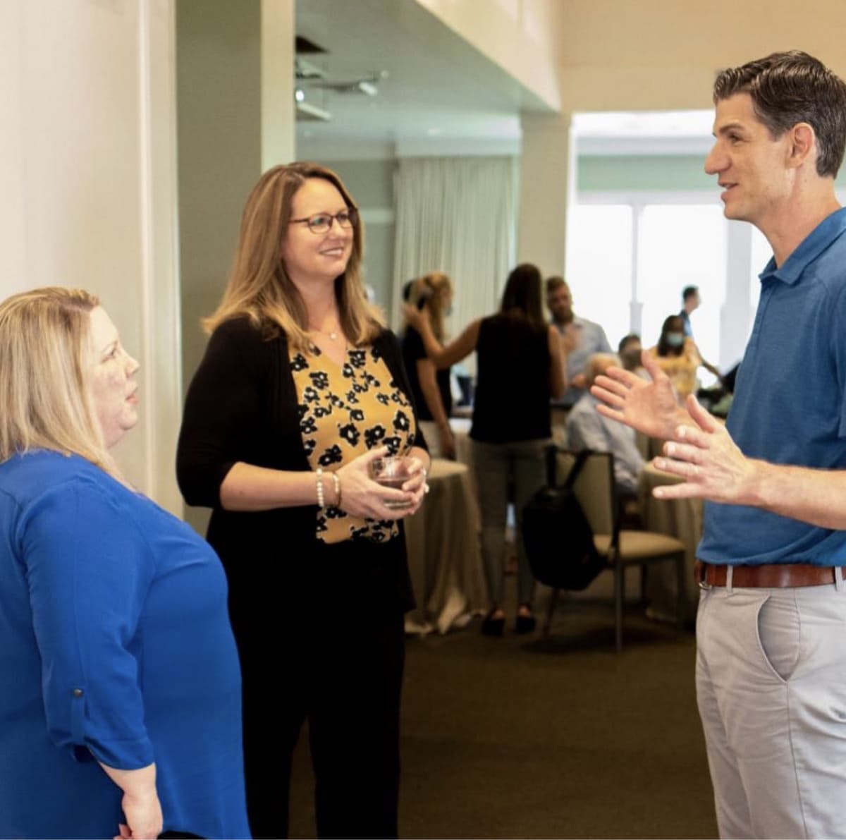 mortgage image people talking